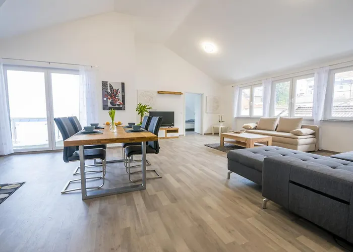 Moeblierte Penthaus Wohnung